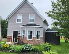 Hele huset/lejligheden 3-bdrm Cottage With Modern Comforts In The Heart Of A Quaint Fishing Village. (Georgetown, Canada)