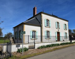 Toàn bộ căn nhà/căn hộ Luxurious Mansion In Verneuil With Whirlpool (Verneuil, Pháp)