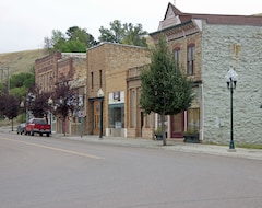 Entire House / Apartment Come Stay in Belt Montana - Charming, Historic, Memorable (Belt, USA)