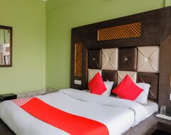 Khách sạn Oyo 70586 Hotel Sobo Central (Kupwara, Ấn Độ)