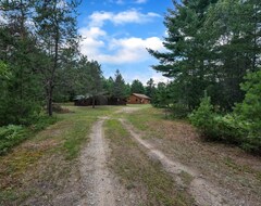 Entire House / Apartment Fantastic Vacation Cabin On Private 10 Acres W/ Trails! (Luzerne, USA)