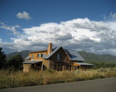 Toàn bộ căn nhà/căn hộ Perfect Cozy Retreat, Midway Between Taos And Ski Valley (New!) (Arroyo Seco, Hoa Kỳ)
