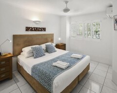Hotel Agincourt Beachfront Apartments (Cairns, Australia)