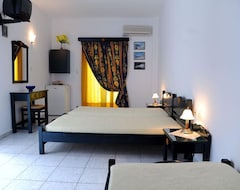 Hotel Anna Zisimos - Milos Rooms (Adamas, Greece)