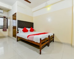 Khách sạn Oyo 23115 Hotel Saravana (Kozhikode, Ấn Độ)