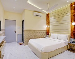 Khách sạn Collection O Palm Springs Beach Resort (Mumbai, Ấn Độ)