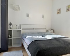 Casa/apartamento entero Modern Tiny Haus Liederbach With Private Terrace, Wi-fi And Air Conditioning (Alsfeld, Alemania)