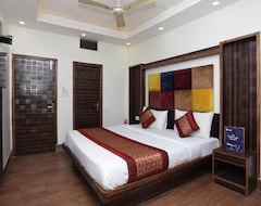 OYO Hotel Sun Palace (Delhi, India)