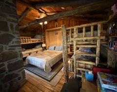 Casa/apartamento entero Rustic Log Cabin In The Ponderosa Pines, Great For A Quiet Get Away And Hunters. (Weston, EE. UU.)