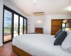 Hotel Arthur Bay Beach House (Townsville, Australia)