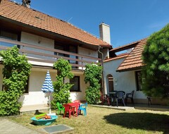 Tüm Ev/Apart Daire House For 12 People Just 30 Minutes From Prague. Sauna, Gril, Fireplace, ... (Litoměřice, Çek Cumhuriyeti)