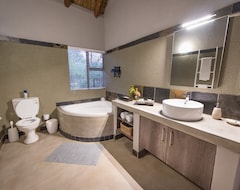 Khách sạn Bushbaby River Lodge (Hoedspruit, Nam Phi)