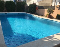 Koko talo/asunto Villa 10 M From The Beach With Private Pool - Wifi - Satellite, Mature Garden - (Benicarló, Espanja)