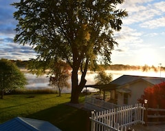 Entire House / Apartment All Seasons Lakefront Cottage Getaway (Stanton, USA)