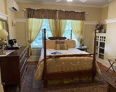 Bed & Breakfast Inn at 835 Boutique Hotel (Springfield, USA)
