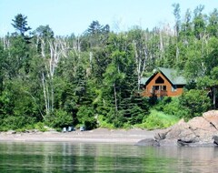 Entire House / Apartment Romantic Cabin-only Private Black Sand Beach On Lake Superior (split Rock) (Two Harbors, USA)
