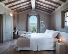 Hele huset/lejligheden Elegant Villa In Figline, Near The Mall,pool,a/c,sauna,heatable Pool,sleep 18 (Locana, Italien)