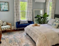 Entire House / Apartment Maine Lakehouse Retreat (Newport, USA)
