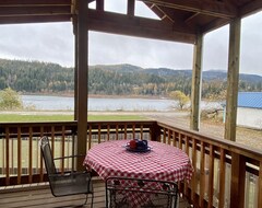 Entire House / Apartment Cheerful Riverfront Cottage With Mountain View (Ione, USA)