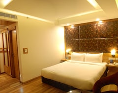 Glades Hotel (Chandigarh, Indija)