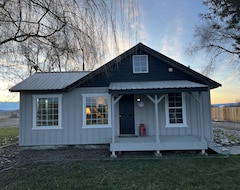 Casa rural Country Farmhouse In Beautiful Vale, Oregon. Perfect For Your Adventure Trip. (Vale, EE. UU.)