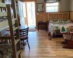 Entire House / Apartment Secluded Log Cabin On Our Private Lake (Lake, USA)