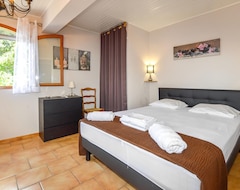 Toàn bộ căn nhà/căn hộ 3 Bedroom Accommodation In Giuncaggo (Giuncaggio, Pháp)