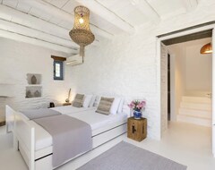 Toàn bộ căn nhà/căn hộ Elegant Andros Beach House | Villa Stenies Aspro | 2 Bedrooms | Stunning Seaviews | Piso Gyalia Beach (Andros - Chora, Hy Lạp)