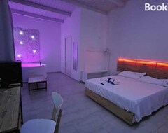 Hotelli Luxury Pool Suites - Citta Bianca (Pescara, Italia)
