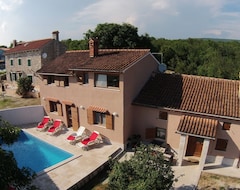 Hele huset/lejligheden Villa Palazzina Burjaki - 4 Br, 5 Ba, Private Pool, Sauna, Gym&whirlpool (Raša, Kroatien)