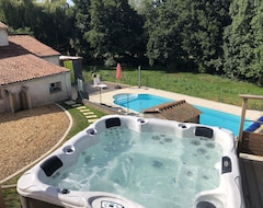 Toàn bộ căn nhà/căn hộ Cottage Near Futuroscope, Countryside, With Pool, Sauna, Jaccuzi Professional (Chalandray, Pháp)