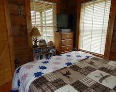 Entire House / Apartment Rumple's Retreat Cabin - Highland Hideaways - Grayson Highlands State Park (Independence, USA)