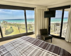 Hotel Stay At The Great Escape . Price Includes 20% Off For November Stays (Miramar Beach, EE. UU.)