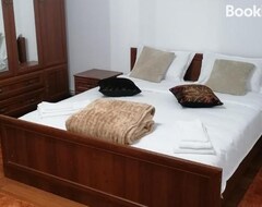 Entire House / Apartment Apartament Rozelor (Gura Humorului, Romania)