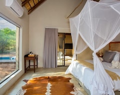 Khách sạn Hotel Kubu Safari Lodge (Hoedspruit, Nam Phi)