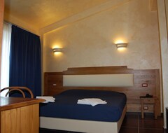 Hotel Francalancia Country Resort (Castelnuovo di Porto, Italy)