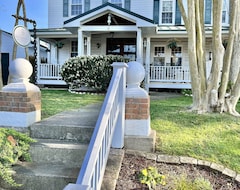 Toàn bộ căn nhà/căn hộ Historic Home Nestled In The Quaint Waterfront Town Of Onancock (Onancock, Hoa Kỳ)