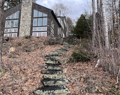 Entire House / Apartment Wesserunsett Lake - Nature’s Edge Lodge (Skowhegan, USA)