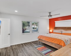 Casa/apartamento entero New Listing! Canal-front W/ Private Pool & Hot Tub 3 Bedroom Home (Wilton Manors, EE. UU.)