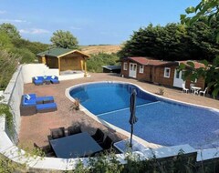 Resort Brambles Pool Terrace Spa (Peacehaven, Vương quốc Anh)