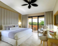 Hotel Grand Palladium White Sand Resort & Spa (Playa Kantenah, Mexico)