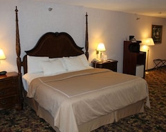 Hotel Crown Choice Inn & Suites Lakeview and Waterpark (Mackinaw City, USA)