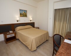 Pefkos Hotel (Limassol, Chipre)