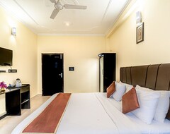 Khách sạn Flutter Hotels & Resort (Lansdowne, Ấn Độ)