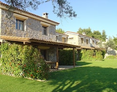 Toàn bộ căn nhà/căn hộ House in tranquil olive grove - 200m from beach (Politika, Hy Lạp)
