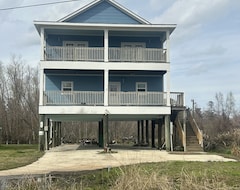 Hele huset/lejligheden Unique Waterfront Resort Minutes From New Orleans! Nearby Plantations! (Vacherie, USA)