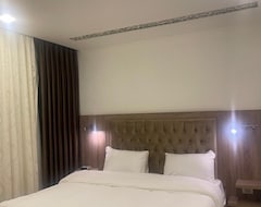 Khách sạn Antalya Hotel (Ar-Rusayfah, Jordan)