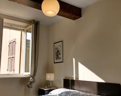 Koko talo/asunto Three-room Apartment Heart Of Parma (Parma, Italia)