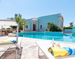Toàn bộ căn nhà/căn hộ Spacious Villa With Pool In Puglia For 8 People (Putignano, Ý)