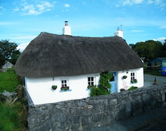 Tüm Ev/Apart Daire Beautiful 200 Year Old Irish Thatched Listed Cottage Restored To Original (Galway, İrlanda)